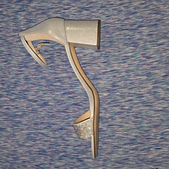 I. Miller Women's Emely Buckle Open Toe Block Heel Pumps Silver Size 8.5 - Picture 7 of 11